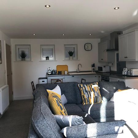 Villa Retro Retreat, Sea View, Free Parking & Ev Plug-In Whitby Esterno foto