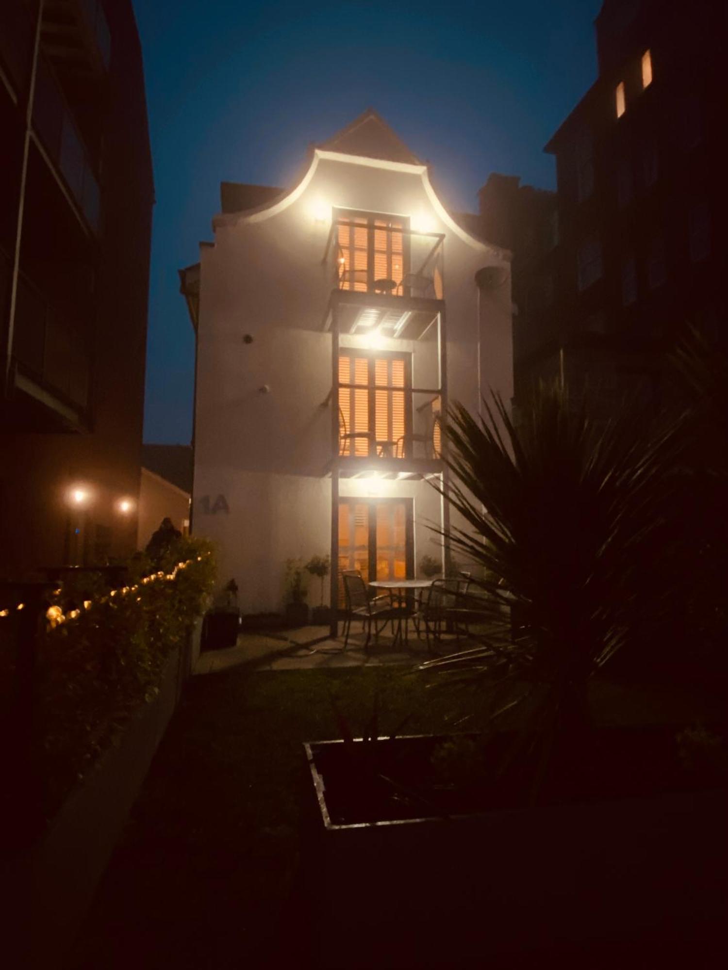Villa Retro Retreat, Sea View, Free Parking & Ev Plug-In Whitby Esterno foto